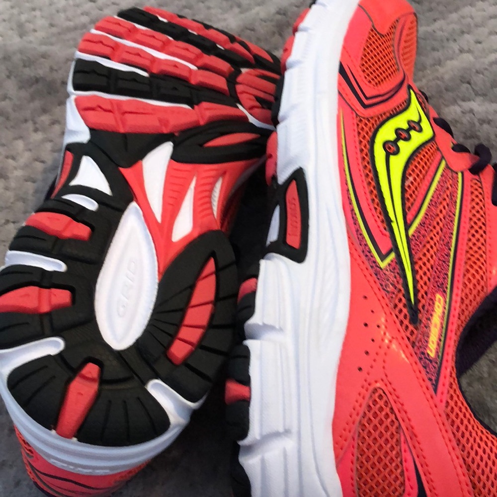 NWOB saucing gym shoes